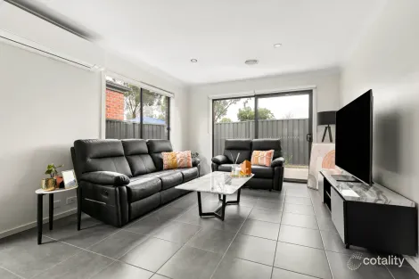 Property photo of 6 Oscar Circuit Roxburgh Park VIC 3064
