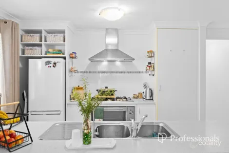 Property photo of 16 Norfolk Lane Australind WA 6233