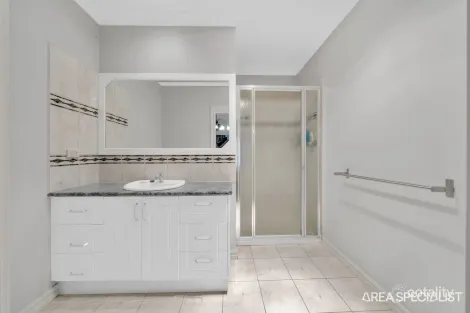 Property photo of 10 Sovereign Boulevard Harkness VIC 3337