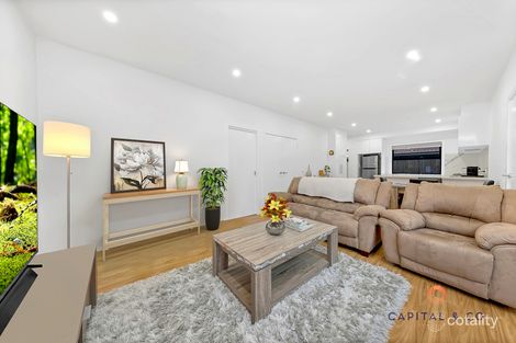 2/11 Holroyd Dr, Epping, VIC 3076