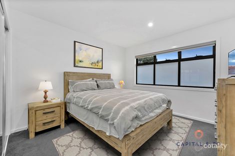 Property photo of 2/11 Holroyd Drive Epping VIC 3076