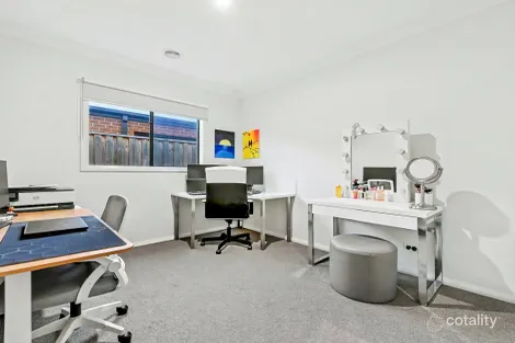 Property photo of 15 Charming Loop Officer VIC 3809