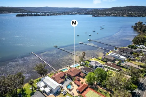 Property photo of 267 Avoca Drive Green Point NSW 2251