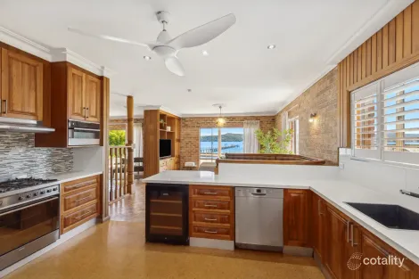 Property photo of 267 Avoca Drive Green Point NSW 2251