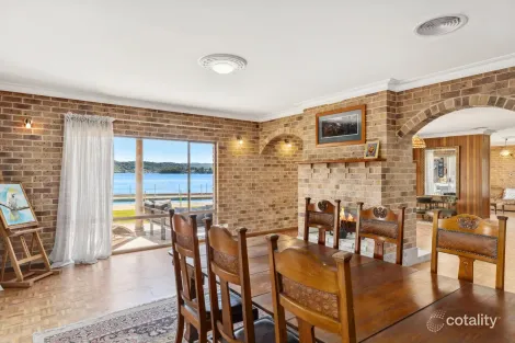 Property photo of 267 Avoca Drive Green Point NSW 2251