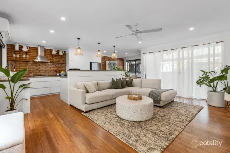 2/32 Sunshine Pde, Miami, QLD 4220