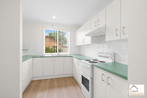 Property photo of 2/4 Carisbrooke Close Bomaderry NSW 2541