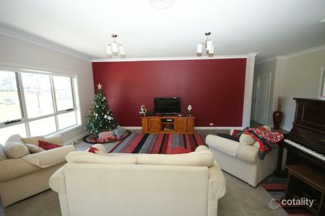Property photo of 29 Macleay Way Saumarez Ponds NSW 2350