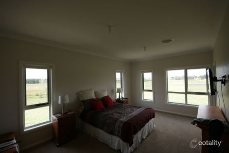 Property photo of 29 Macleay Way Saumarez Ponds NSW 2350