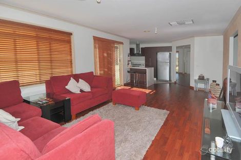 Property photo of 13 Hammond Place Roxburgh Park VIC 3064