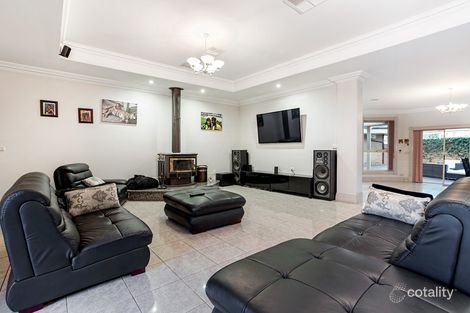 Property photo of 2 Lakes Drive Taylors Lakes VIC 3038