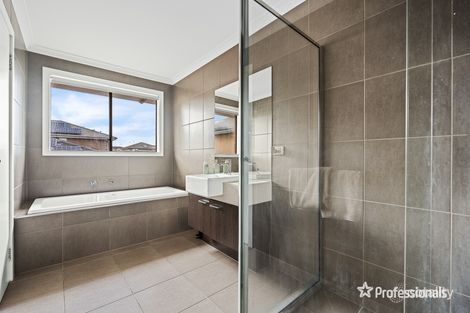 Property photo of 47 Noorat Place Cranbourne North VIC 3977