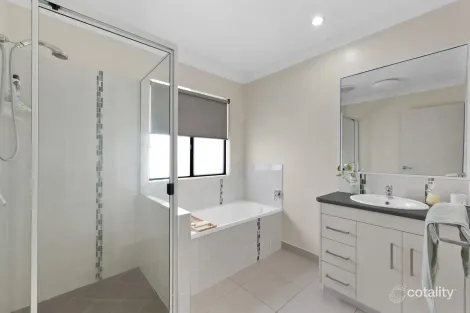 Property photo of 10 Herbert Way Rural View QLD 4740