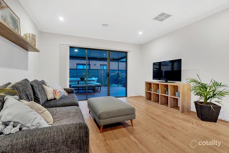Property photo of 8 Kangaroo Road Craigieburn VIC 3064