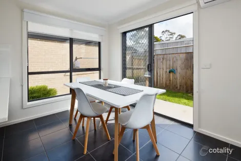 Property photo of 11/98 Lampard Road Drouin VIC 3818