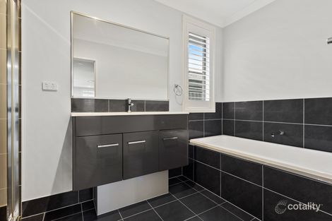 Property photo of 9 Honeybee Crescent Calderwood NSW 2527