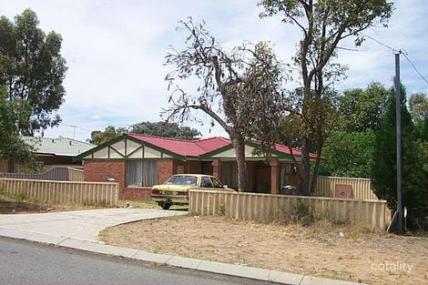 8 Simmons Loop, Parmelia, WA 6167