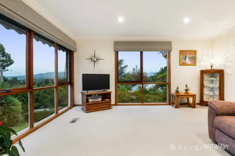 Property photo of 37 Stirling Road Croydon VIC 3136