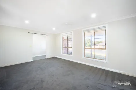 Property photo of 31 Jagoe Drive Kelso NSW 2795