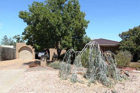 5 Charmaine Pl, Melton West, VIC 3337