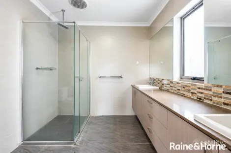 Property photo of 2 Corinda Street Clyde North VIC 3978