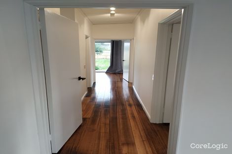 Property photo of 17 Bayside Grove Seaford VIC 3198