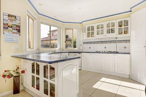 Property photo of 4 Bonney Place Roxburgh Park VIC 3064