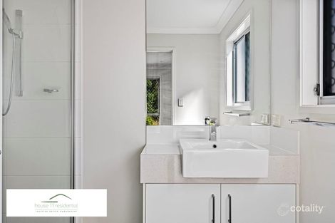 Property photo of 11 Outlook Crescent Flagstone QLD 4280