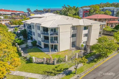 Property photo of 2/6 Omeo Street Macgregor QLD 4109