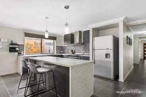 Property photo of 11 Cloverbank Drive Cranbourne East VIC 3977