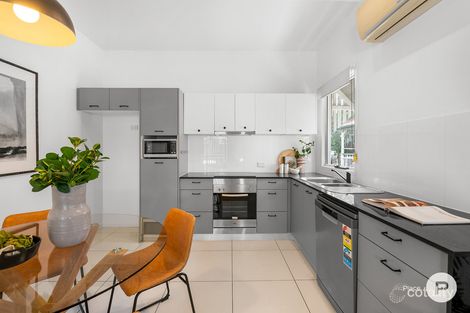 Property photo of 2/925 Stanley Street East East Brisbane QLD 4169