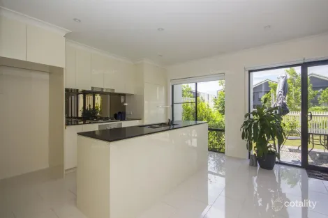 Property photo of 21/1 Residences Circuit Pimpama QLD 4209