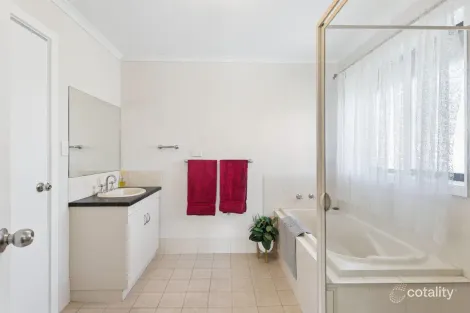 Property photo of 13 Hamra Drive Smithfield SA 5114