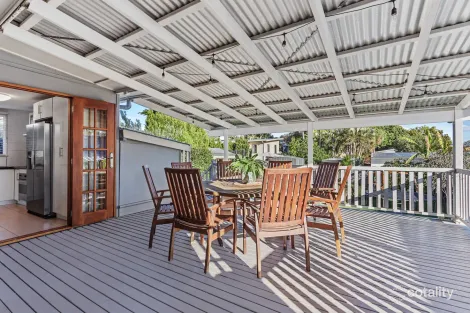 Property photo of 18 Bellevue Parade Labrador QLD 4215