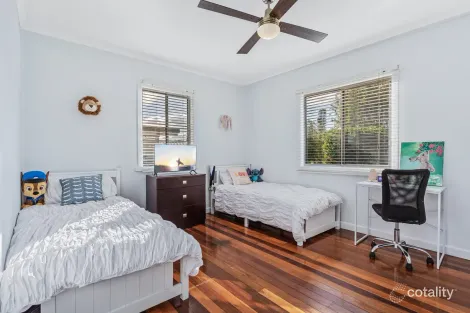 Property photo of 18 Bellevue Parade Labrador QLD 4215