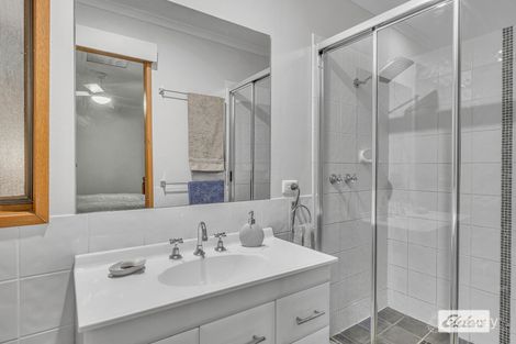 Property photo of 18 Barton Street West Wodonga VIC 3690