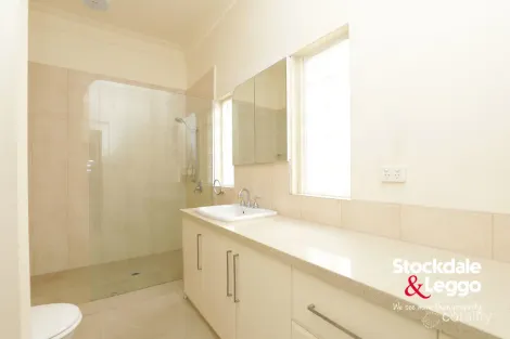 Property photo of 3 Carnarvon Road Essendon VIC 3040