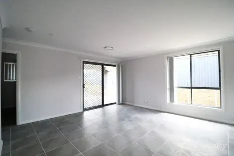 Property photo of 13 Jennings Crescent Spring Farm NSW 2570