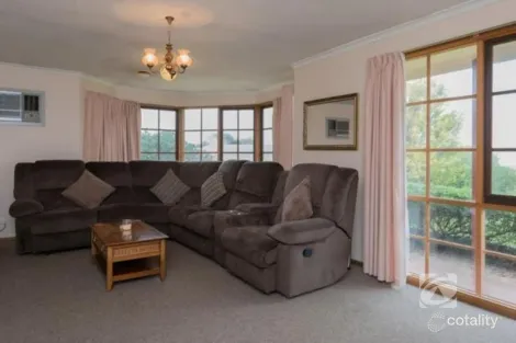 Property photo of 1 Malanda Court Berwick VIC 3806