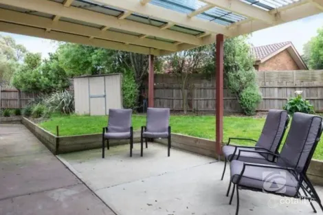 Property photo of 1 Malanda Court Berwick VIC 3806