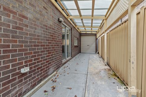 Property photo of 5 Buckley Way Caroline Springs VIC 3023