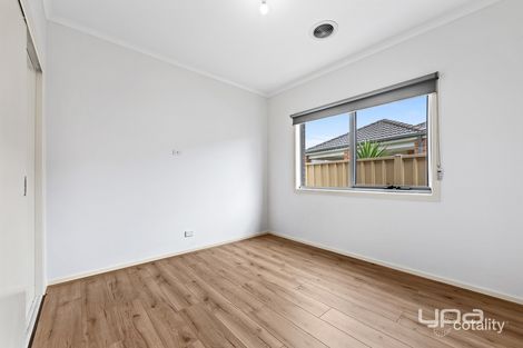 Property photo of 5 Buckley Way Caroline Springs VIC 3023