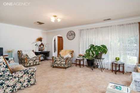 Property photo of 25 Overdale Drive Bourkelands NSW 2650