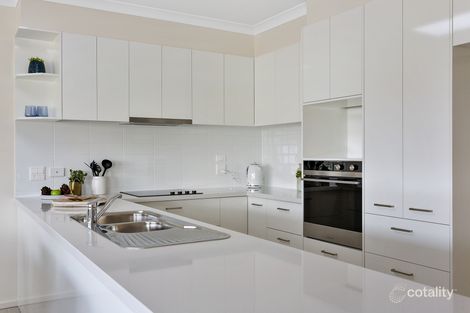 Property photo of 71/2 Rochester Parade Cranbourne East VIC 3977
