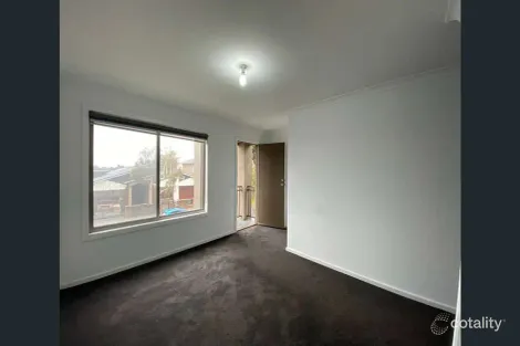 Property photo of 130 Moffat Drive Lalor VIC 3075