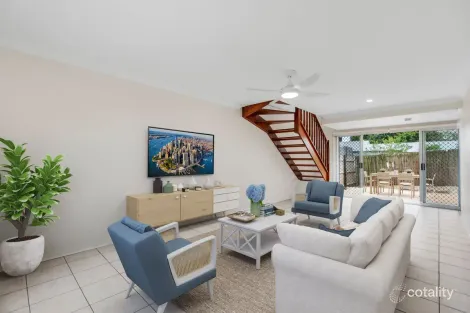 19 Brougham St, Fairfield, QLD 4103