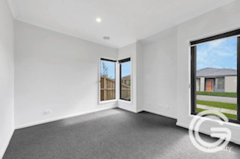 Property photo of 16 Echidna Drive Beveridge VIC 3753