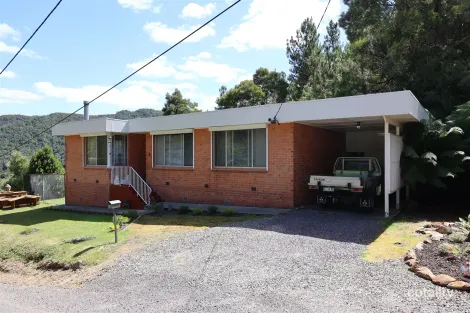Property photo of 5 Latham Street Queenstown TAS 7467