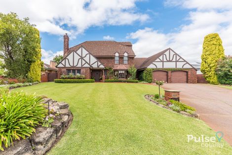 7 Central Rd, Rossmoyne, WA 6148