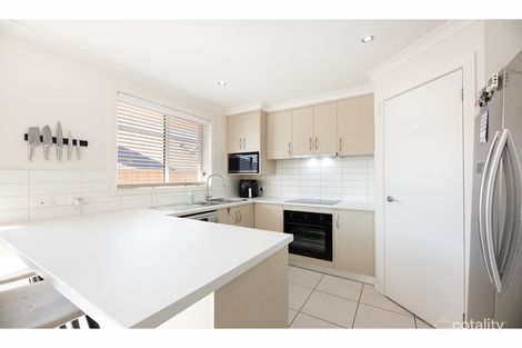 Property photo of 17 Stringybark Court Thurgoona NSW 2640